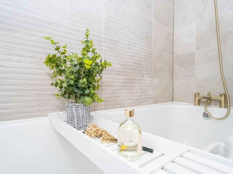 Апартаменти Luxury 2Bed 2Bath Flat In City Centre- Free Parking! Единбург Екстер'єр фото