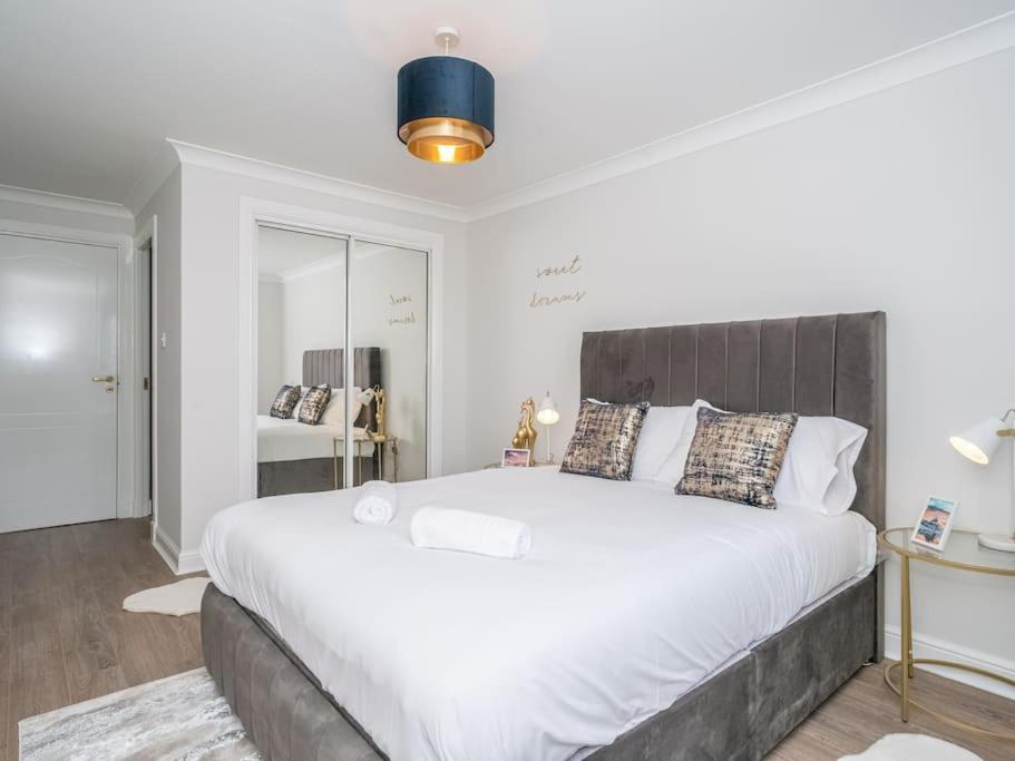 Апартаменти Luxury 2Bed 2Bath Flat In City Centre- Free Parking! Единбург Екстер'єр фото